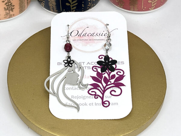 Boucles d'oreilles femme visage feuillage fleurs perles argenté noir rose fuchsia asymétriques par Odacassie