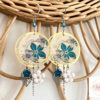 Boucles d'oreilles pendantes dreamcatcher fleurs feuilles perles gris bleu vert par Odacassie