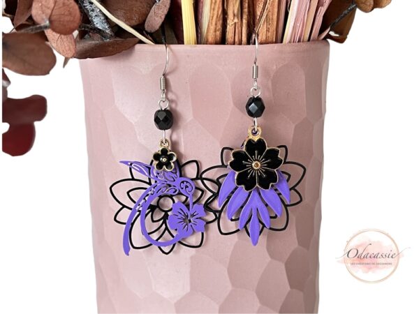 Boucles d'oreilles violettes noires et dorées avec colibri fleurs feuille et perles boucles d'oreilles asymétriques par Odacassie