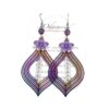 Boucles d'oreilles gouttes géométriques métal irisé fleurs violettes chaîne épis perles par Odacassie