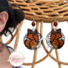 Boucles d'oreilles papillons marron noir blanc en résine avec fines estampes rosaces et perles par Odacassie